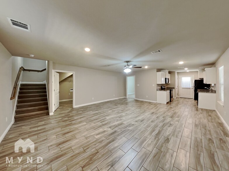 Building Photo - 700 Rolling Terrace Cir