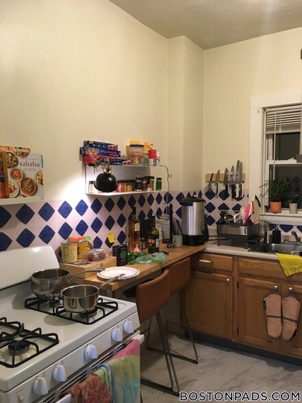 Building Photo - 153 Summer St