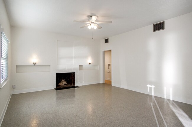 Building Photo - 1647 Lake Ella Dr