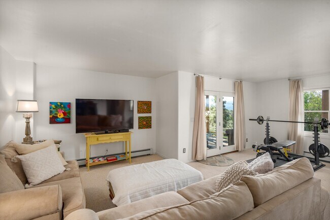 Building Photo - 258 Caballo St