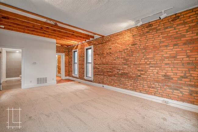 Building Photo - 336 W 1st Ave