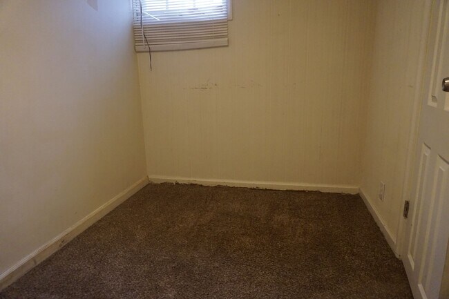 Building Photo - Upgraded 4 Bed 2 Bath Midvale Home