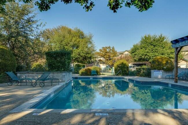 Building Photo - 2100 Pipers Field Dr