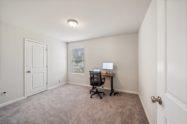 Building Photo - 2224 Cedar Vly Dr
