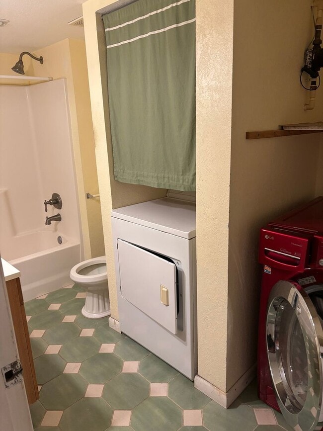 Building Photo - Charming 2BR Condo in Clearwater