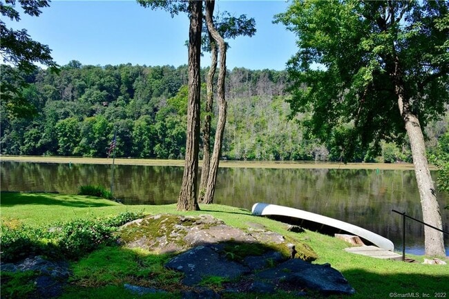 Building Photo - 67 Lake Lillinonah Rd N