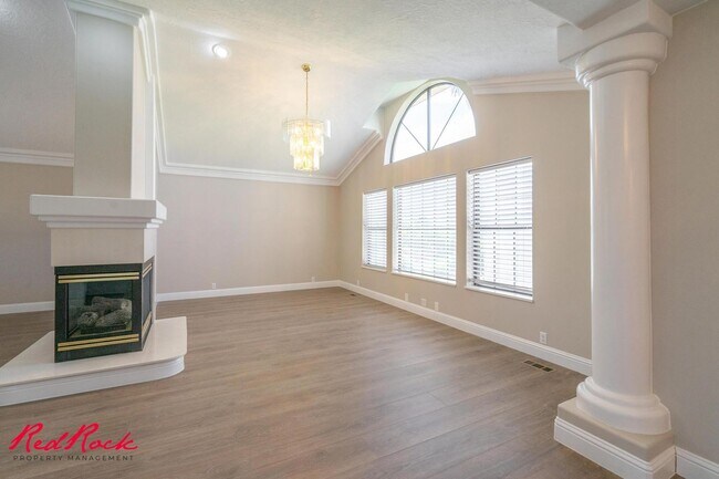 Building Photo - Spacious 6 Bedroom Home with a Balcony!