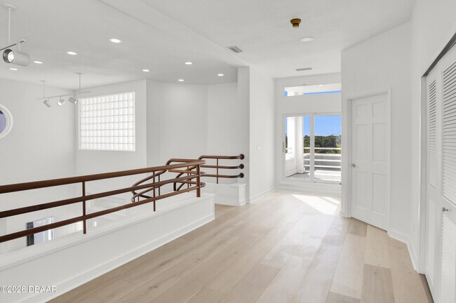 Building Photo - 435 Ocean Shore Blvd