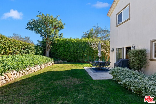 Building Photo - 28905 W Beach Ln