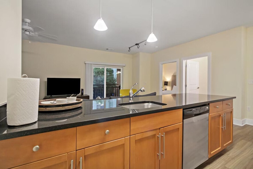 Building Photo - 615 S Columbus St