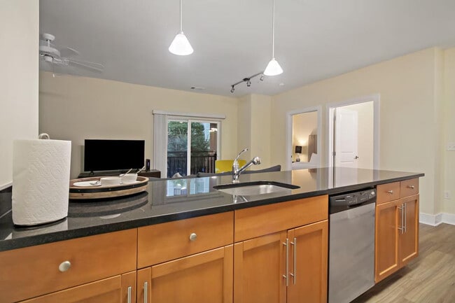 Building Photo - 615 S Columbus St