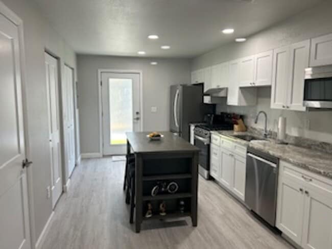 Building Photo - 2 bedroom / 2.5 bath new construction available now!