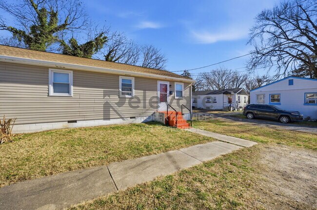 Building Photo - 319 Britton St