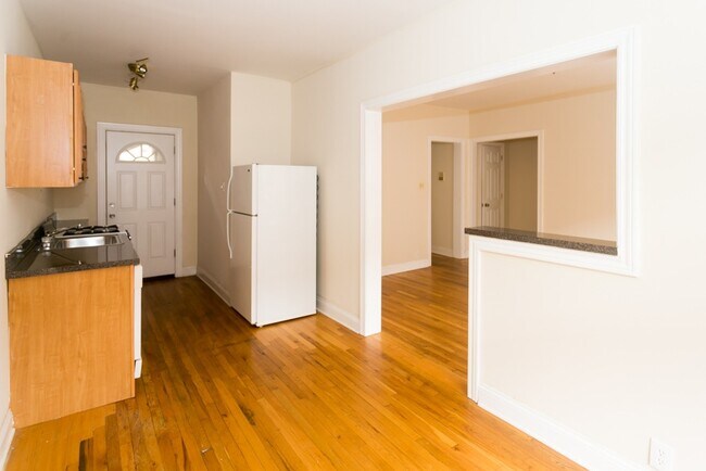 Building Photo - 665 W Cornelia Ave