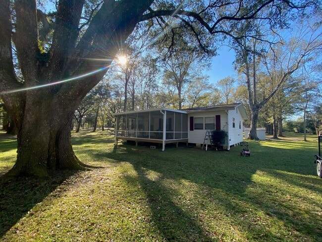 Building Photo - 2BR/1BA home available for rent on beautifully wooded lot in Vernon!