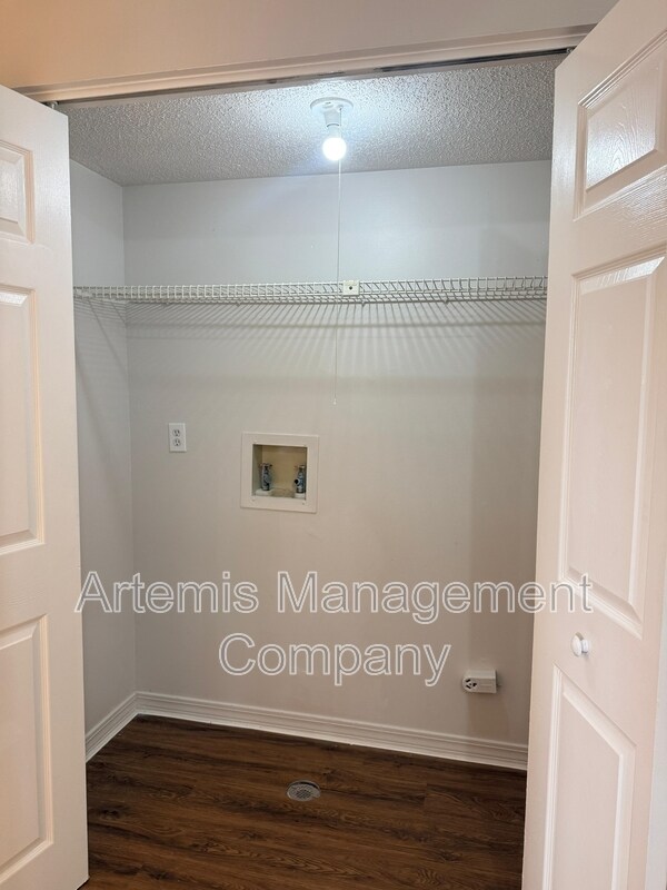 Building Photo - 460 Crabapple Ct