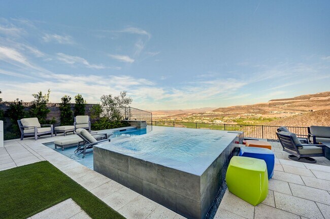 Building Photo - Amazing Golf Course and Las Vegas Valley V...