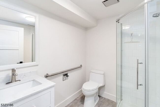 Building Photo - 140 Washington St