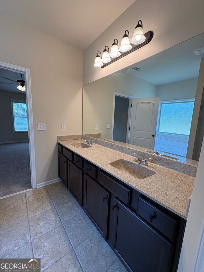 Building Photo - 4187 Water Mill Dr