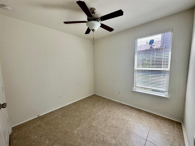 Building Photo - 413 Hunters Hill Dr