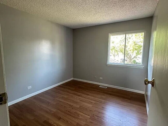 Building Photo - 1741 Bell Dr