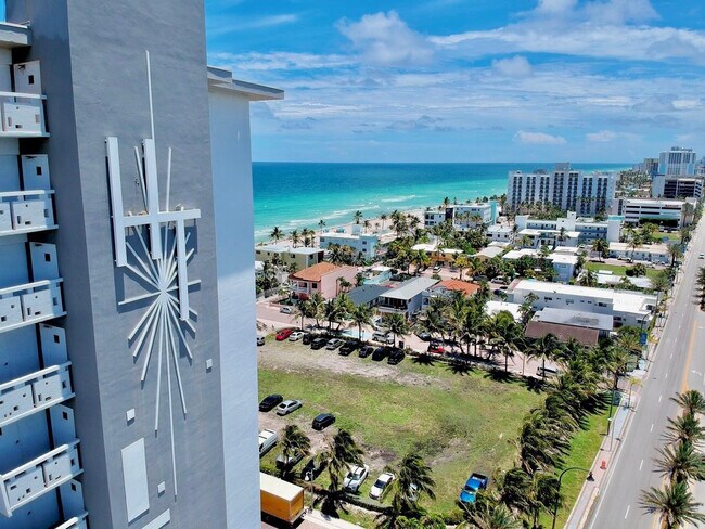 Building Photo - 3111 N Ocean Dr