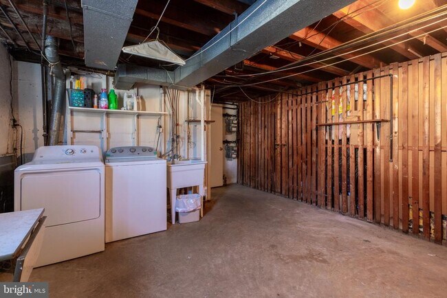 Building Photo - 5448 Hermit Terrace