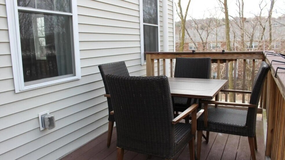 Building Photo - 8 Summer Hill Cir