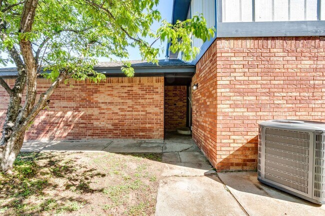 Building Photo - Three bed/2.5 bath in Harvest Hills