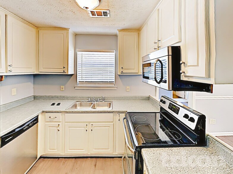 Building Photo - 169 Floresta Dr