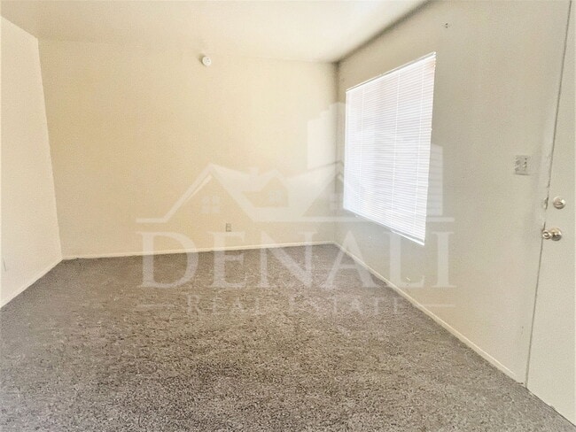Building Photo - 1211 W Apache Trail