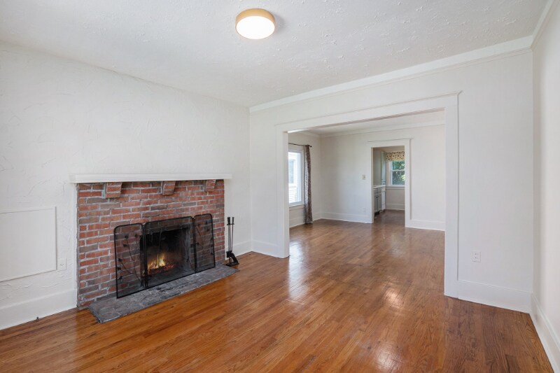 Building Photo - 838 Pinecrest Dr