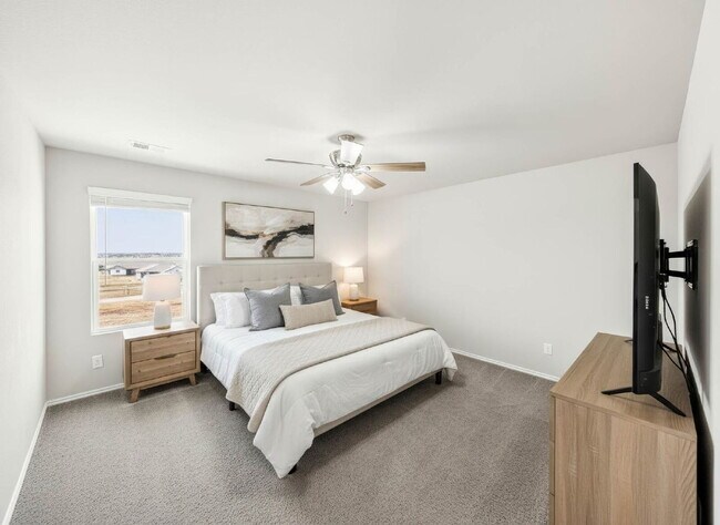 Building Photo - Discover Modern Comfort