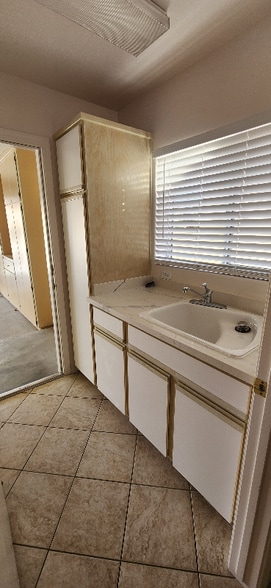 Building Photo - 2549 Lotus Hill Dr