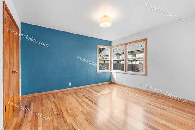 Building Photo - Charming 4-Bedroom Home in University Park with Finished Basement & Spacious Living Areas