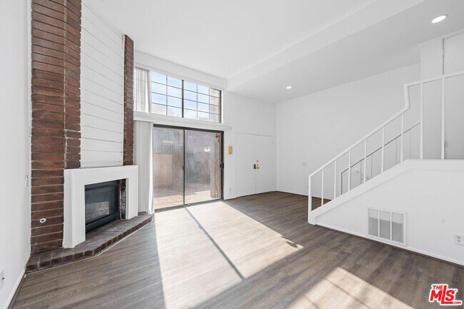Building Photo - 4640 Glencoe Ave