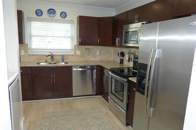 Building Photo - 2700 Bayshore Blvd