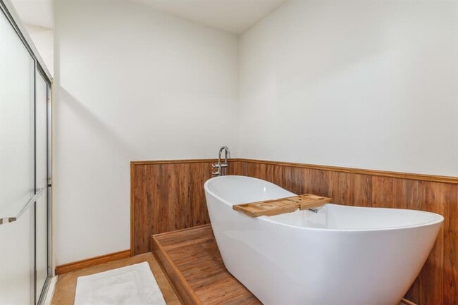 Building Photo - 2551 Spring Valley Dr