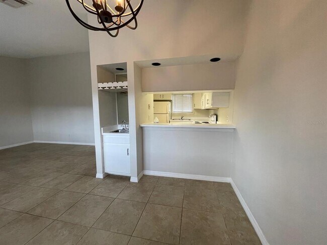 Building Photo - 614 Grenadine Ct