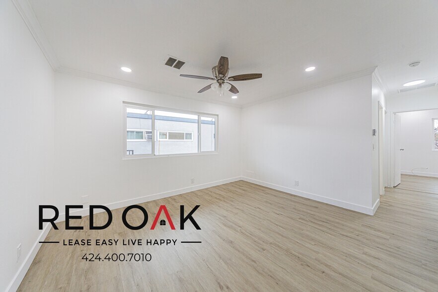 Building Photo - 13043 Vanowen St