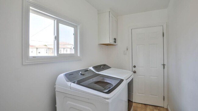 Building Photo - East LA duplex