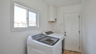 Building Photo - East LA duplex