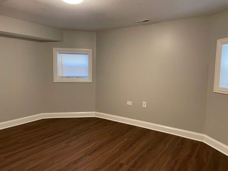 Building Photo - 2428 N Avers Ave