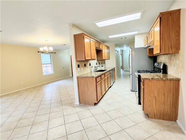 Building Photo - 1009 Horseman Cove