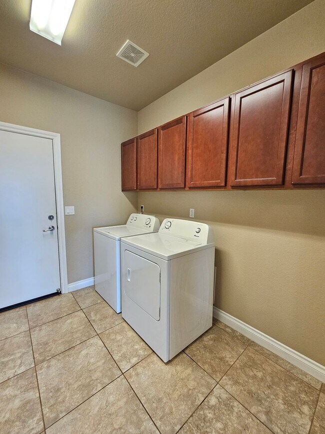 Building Photo - 18187 Kodiak Bear Ct