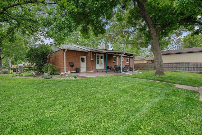 Building Photo - Beautiful 3 Bed 2.5 Single Family Home in ...