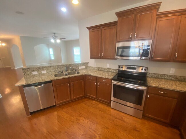 Building Photo - 4 Bedrooms 2.5 Baths in Richmond Hill, Available in 8/10/26!! Located in the sought-after Buckhea...
