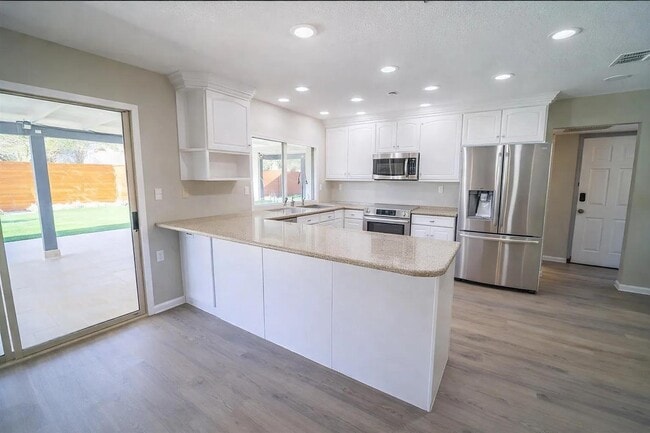 Building Photo - 5046 E Columbine Dr