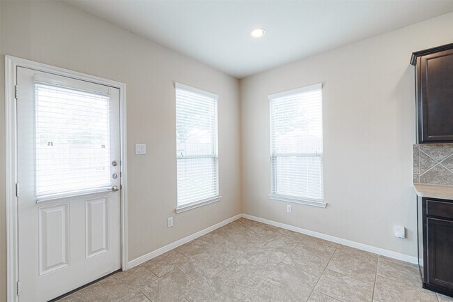 Building Photo - 25322 Saddlebrook Ranch Dr