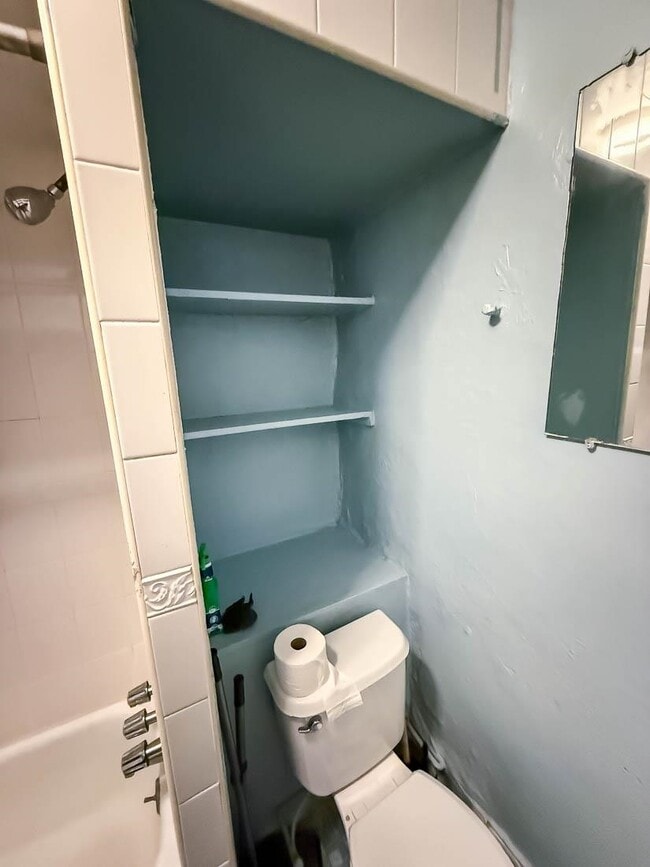 Building Photo - 164 Griffith St